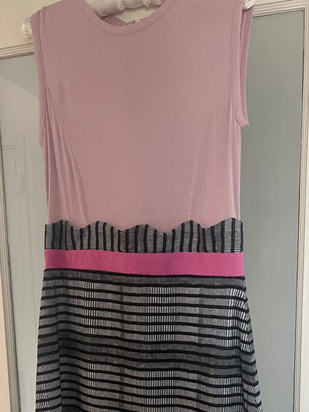 Sleeveless Dress with patterned skirt